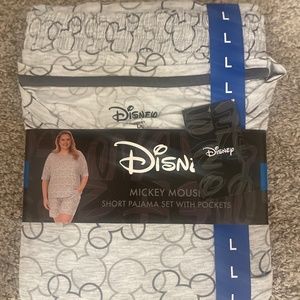 NWT Women’s Disney Mickey Mouse Pajama shorts/shirt set